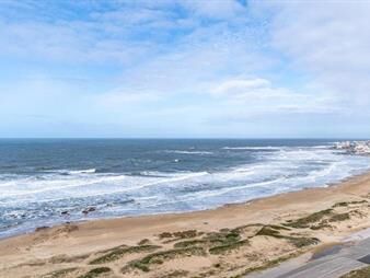 https://www.gallito.com.uy/magnifico-apartamento-con-vista-al-mar-frente-a-playa-brav-inmuebles-27869678