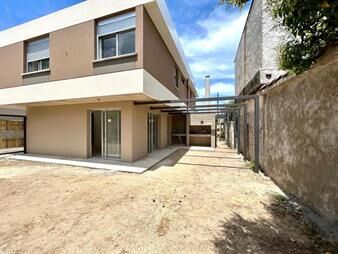 https://www.gallito.com.uy/venta-casa-de-3-dormitorios-dos-baños-y-garaje-a-estrenar-inmuebles-28216709