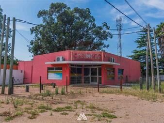 https://www.gallito.com.uy/venta-de-local-comercial-en-esquina-la-foresta-inmuebles-27085825