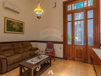 https://www.gallito.com.uy/casa-en-tres-cruces-con-4-dormitorios-y-tres-baños-inmuebles-28338692